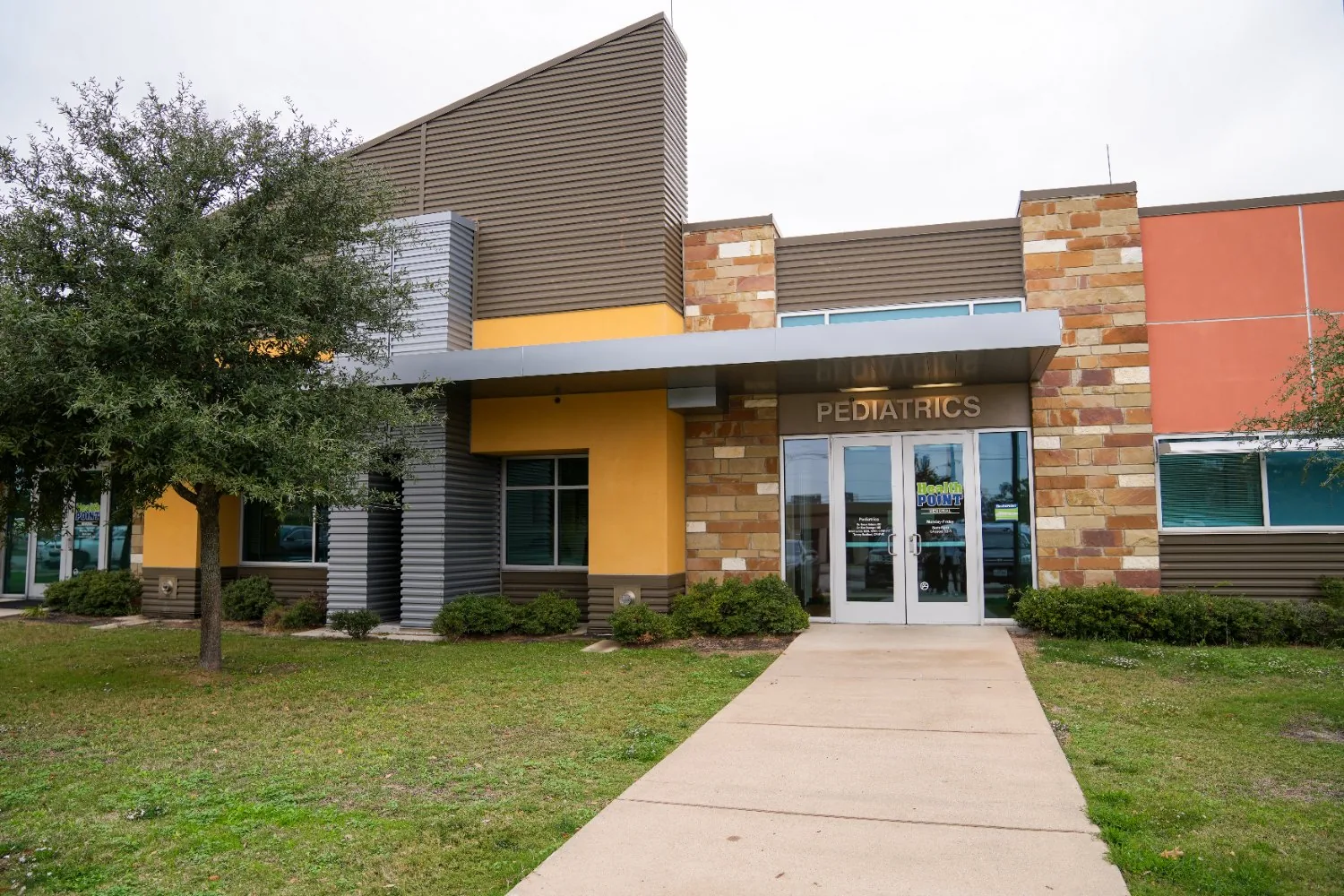 Exterior of the HealthPoint Bryan - Memorial Clinic